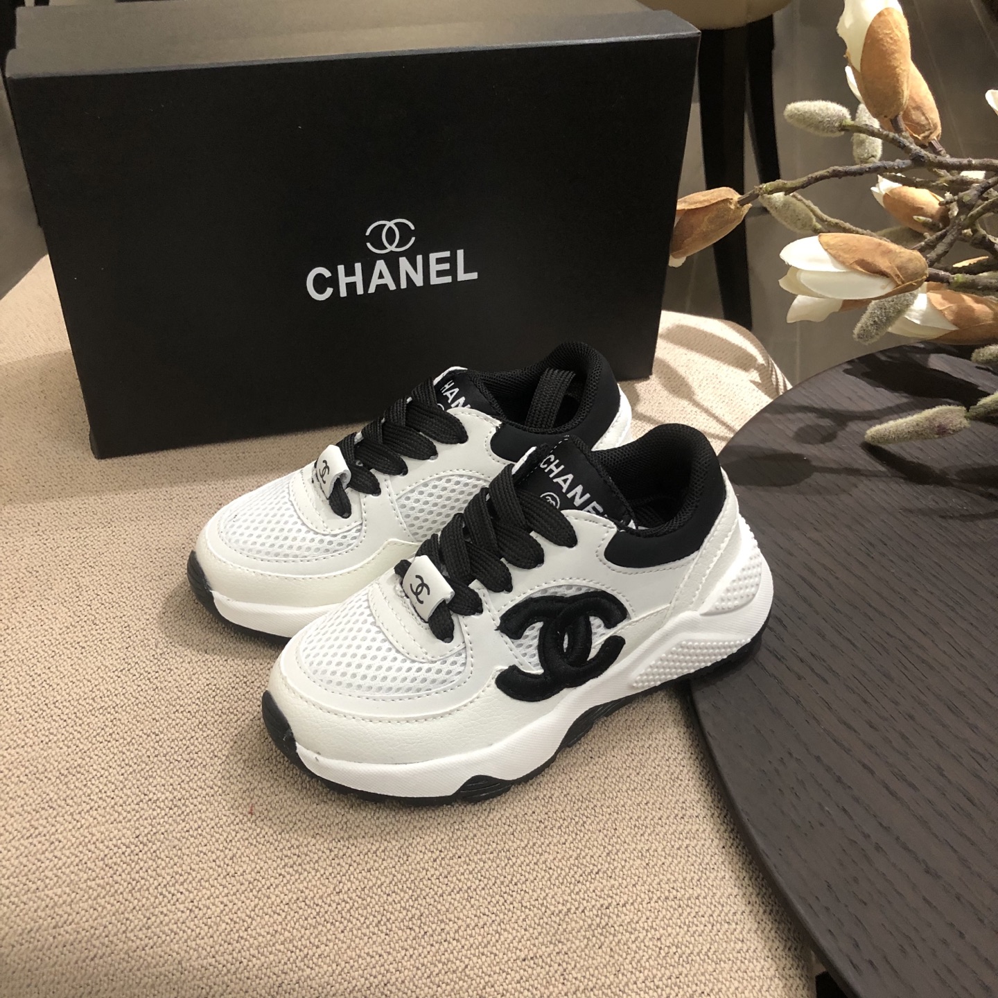 Children's shoes child